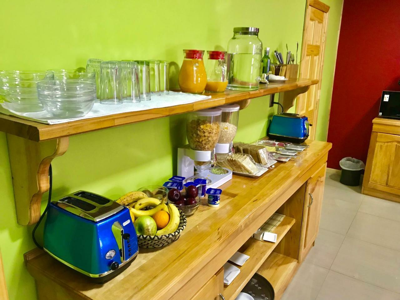 Hostal Andes Patagonicos Puerto Natales Bagian luar foto