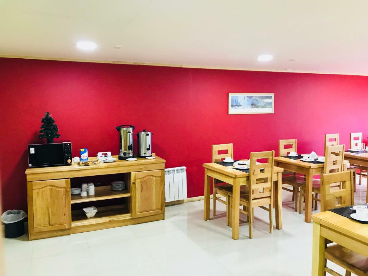 Hostal Andes Patagonicos Puerto Natales Bagian luar foto